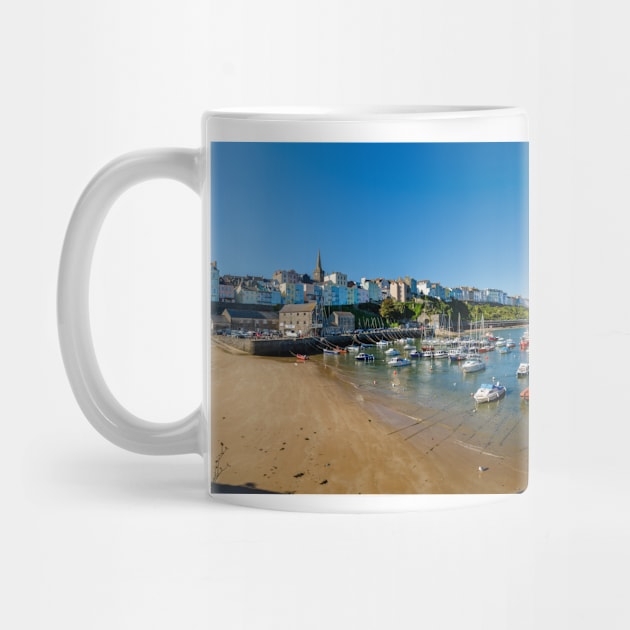 Tenby Harbour Beach, Pembrokeshire by GrahamPrentice